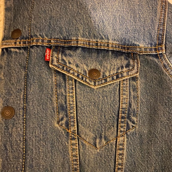 Levi’s Sherpa Jean Jackets - Picture 8 of 8
